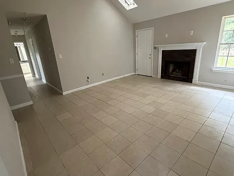 2208 Altman Way — Photo 3