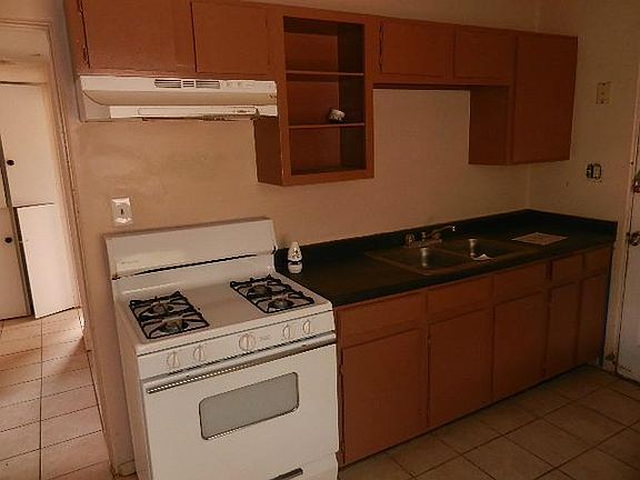 4th image of 241 Princeton Dr