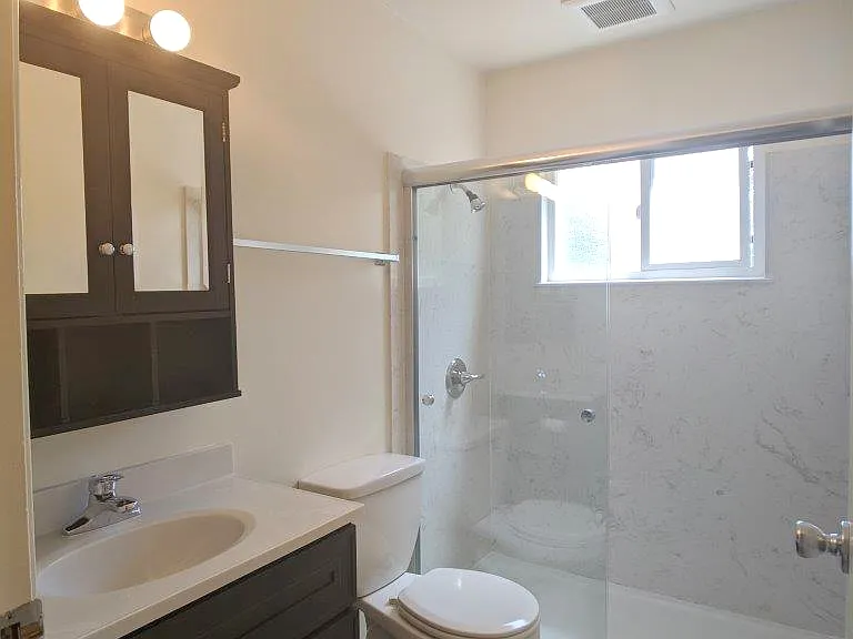 Vanguard Apartments — Photo 41