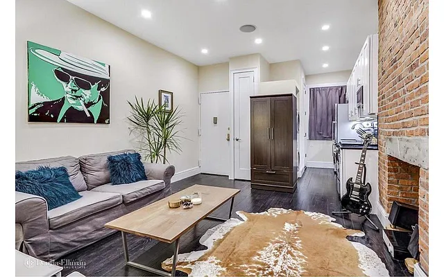 Rented by Douglas Elliman | media 20