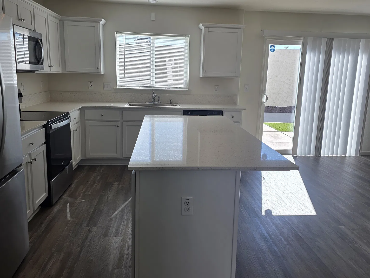 4 bed, 1797 sqft, $3,000 — Photo 4