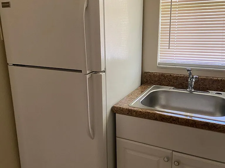 231 SW 8th Ct #2 — Photo 3