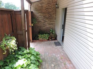 2592 E Sweetbriar Dr, Fayetteville, AR 72703