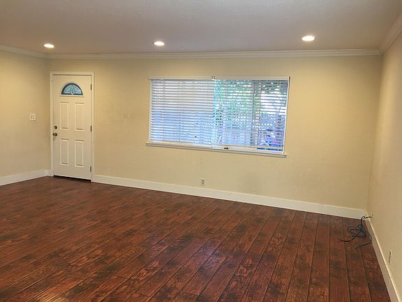 5th image of 98 Sherland Ave