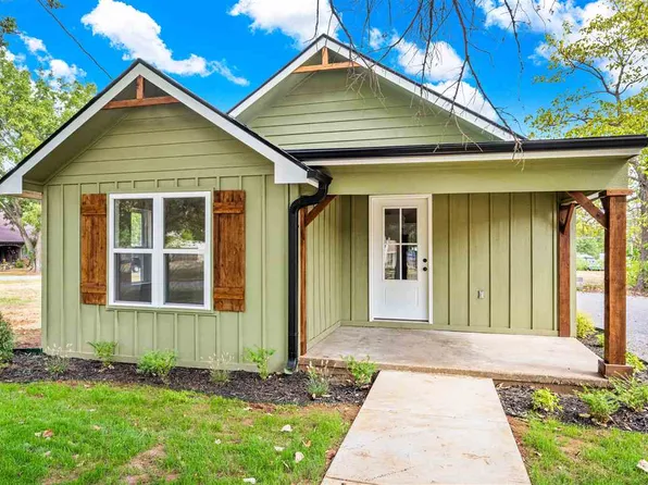 710 N 2nd St, Marlow, OK 73055