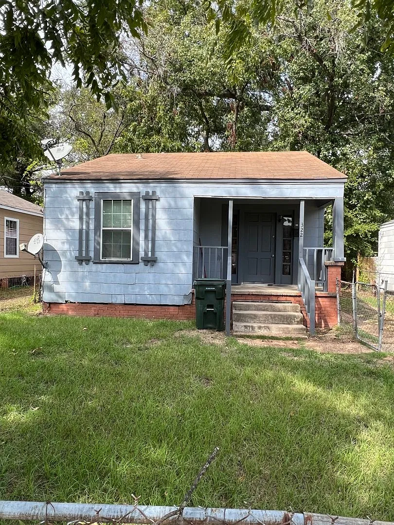 Clean 3bed, 1 bath ready to go! — Photo 1
