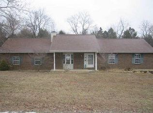 1040 Homestead Ln, Villa Ridge, MO 63089