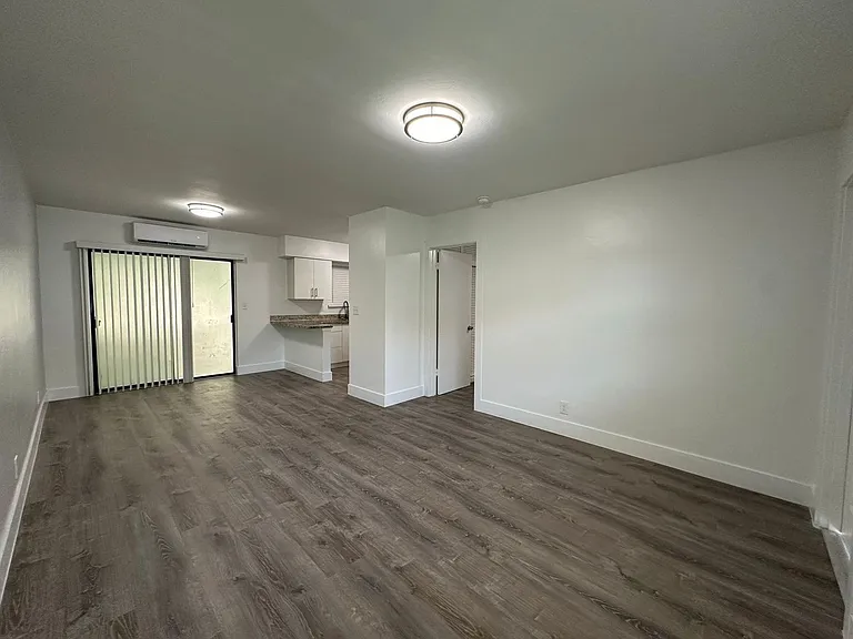 2221 Monroe St — Photo 10