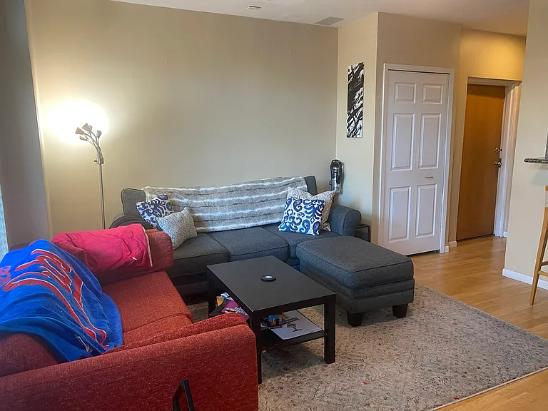 2135 N Southport Ave #102 — Photo 3