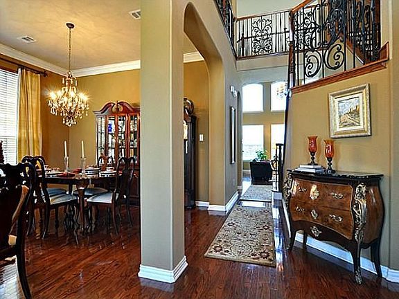 2nd image of 605 Walnut Hollow Dr