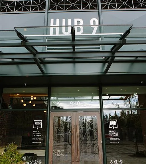 HUB 9 — Photo 46