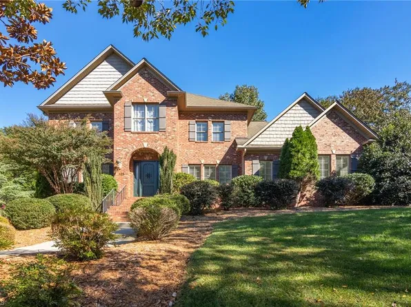 125 Holly Hill Ct, Winston Salem, NC 27106
