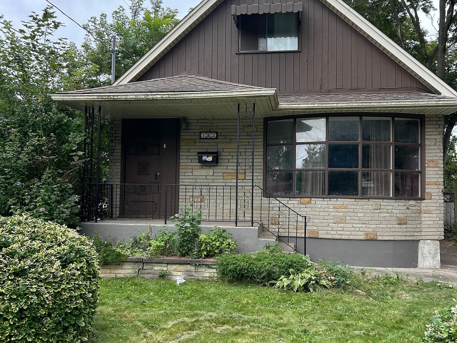 3 bed, $2,200 — Photo 2