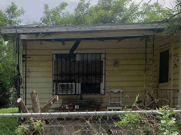 3rd image of 1646 Roosevelt St