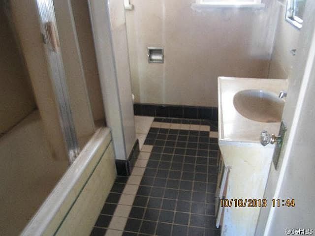 2nd image of 1910 W 85th St