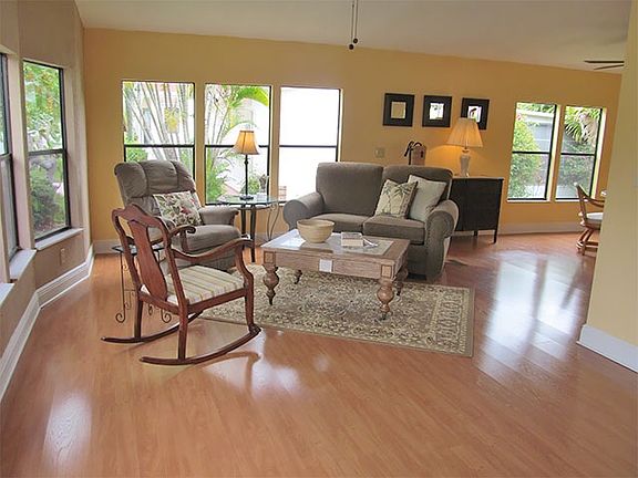 2nd image of 195 Las Palmas Blvd