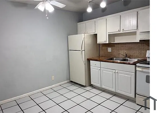 Studio, 550 sqft, $1,695 — Photo 3