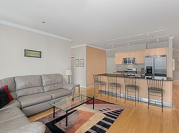 4th image of 653 N Kingsbury St APT 1407
