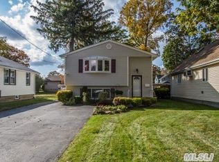 32 Vanderbilt Ave, Babylon, NY 11704
