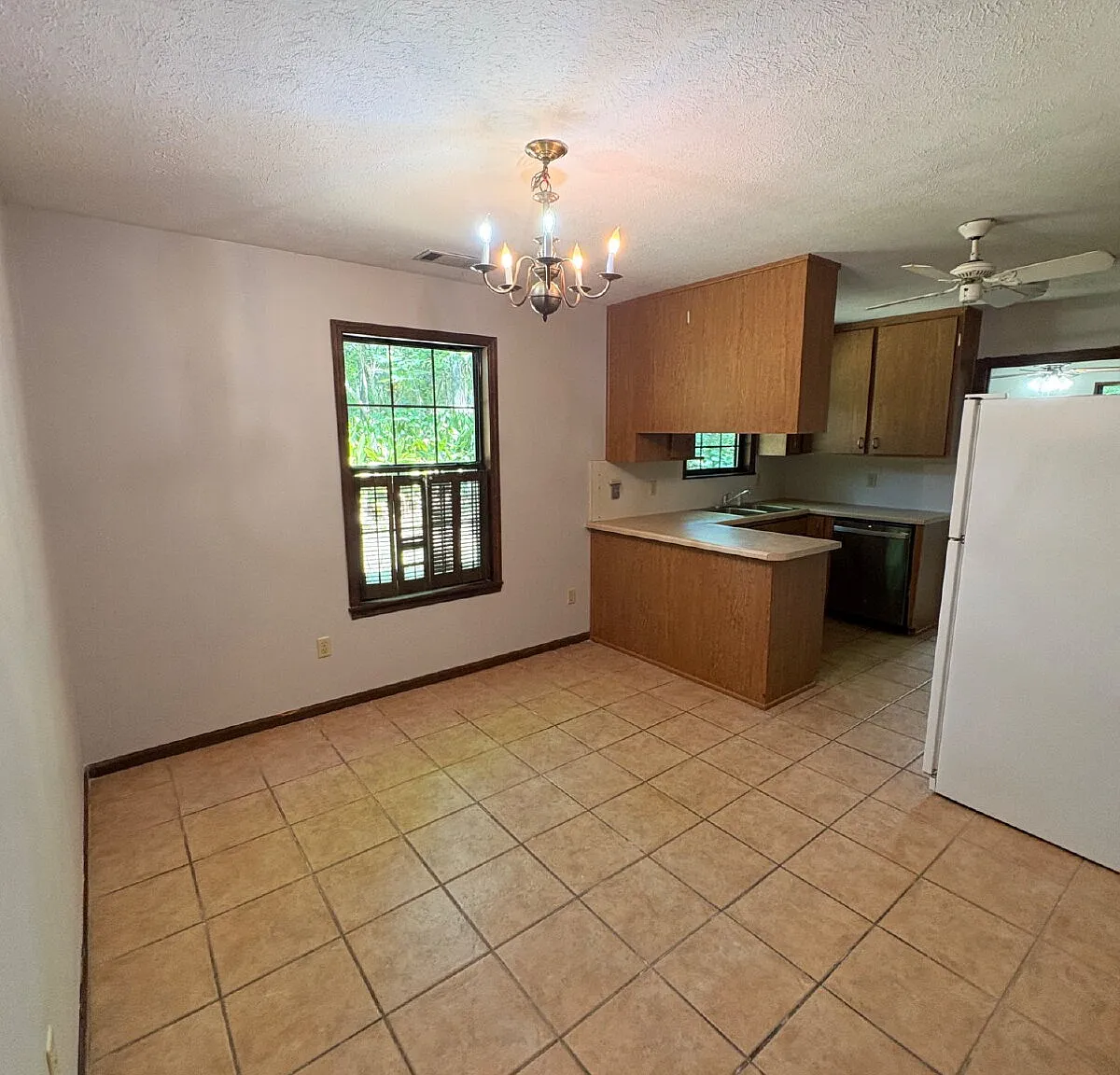 3 bed, 2.0 bath, 1623 sqft, $1,850 — Photo 3