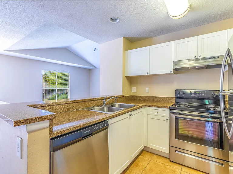 Palm Cove Apartments — Photo 56