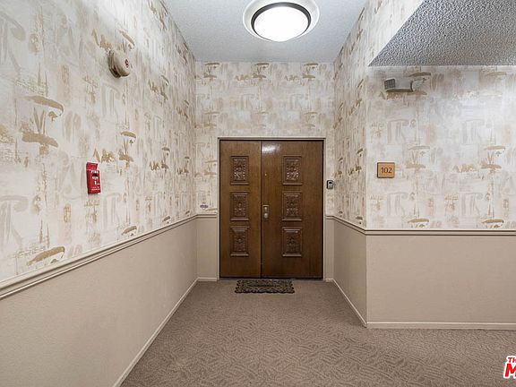 5th image of 17130 Burbank Blvd Unit 102