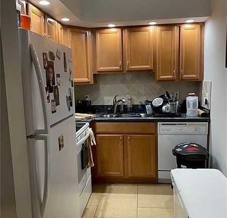 5th image of 2424 SE 17th St APT 314