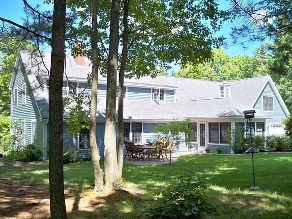 4th image of 8 Lydon Ln