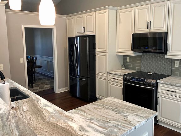 Kitchen Counters & Appliance
