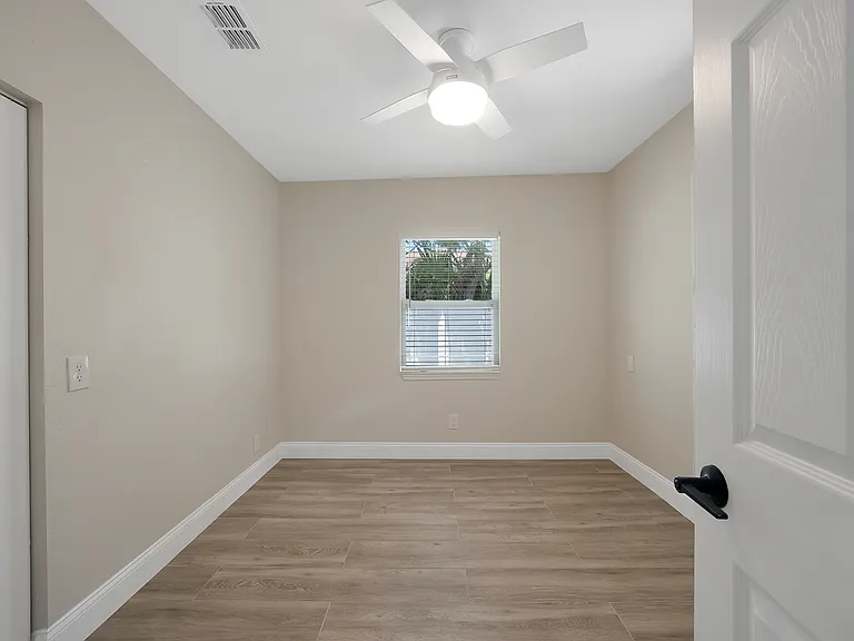 2509 W North B St — Photo 10