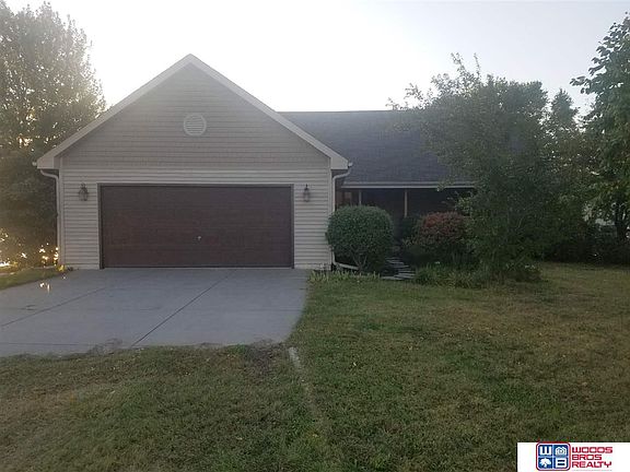 2nd image of 1365 Lakeview Dr