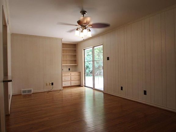 3rd image of 10619 Longmeadow Dr