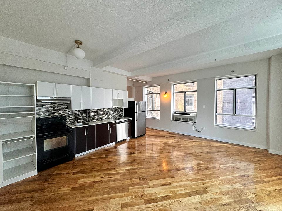 1st image of 29-28 41st Ave #606