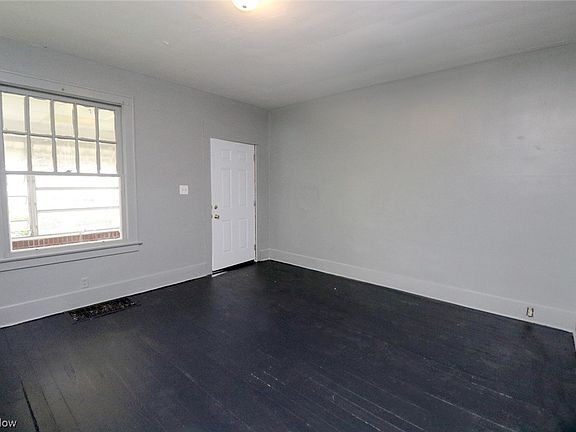3rd image of 1493 Foster Pl