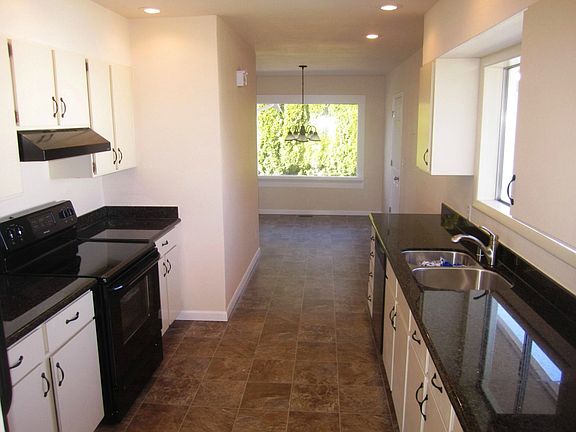 3rd image of 7320 S Park Ave