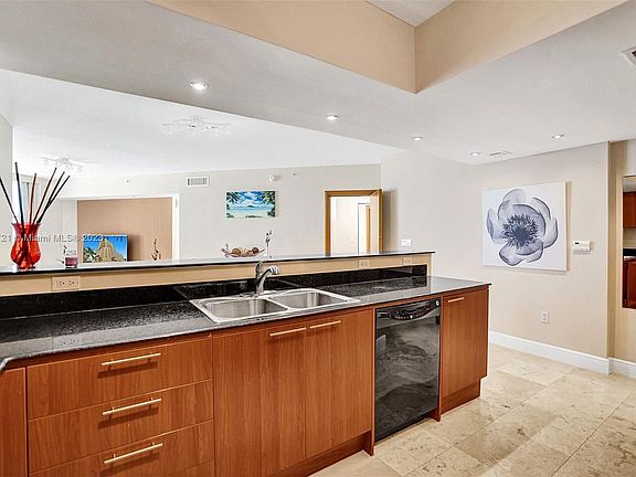 4th image of 16699 Collins Ave APT 3310