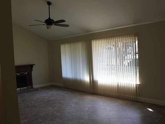 Living Room/Lots of lights