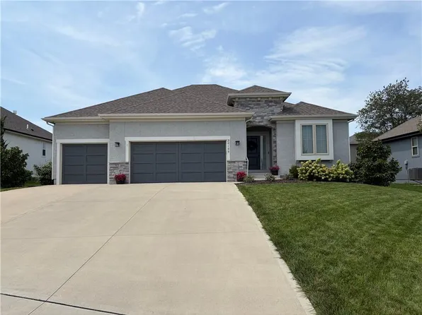 20108 Barker St, Spring Hill, KS 66083