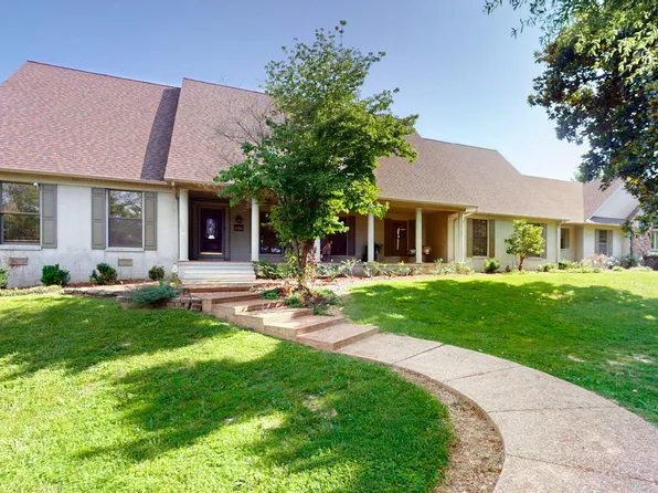 1609 Greenbriar Rd, Murray, KY 42071