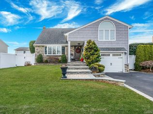 3 Walnut Place, North Massapequa, NY 11758