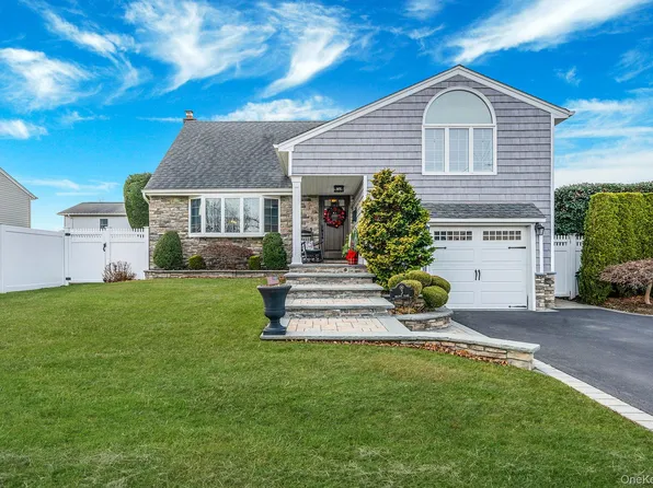 3 Walnut Place, North Massapequa, NY 11758