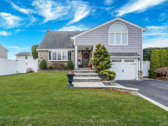 3 Walnut Place, Massapequa, NY 11758