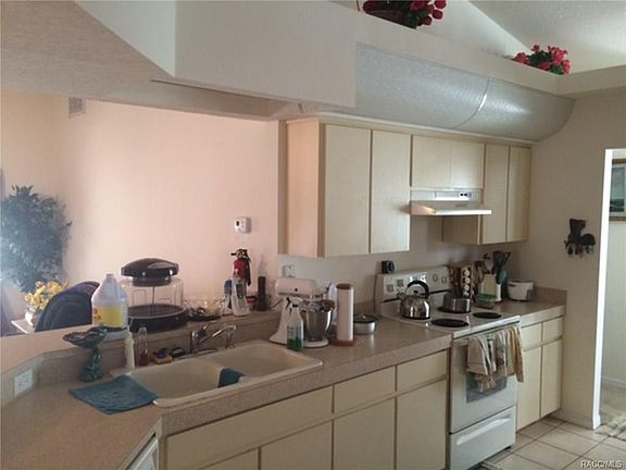 4th image of 2572 S Columbine Ave