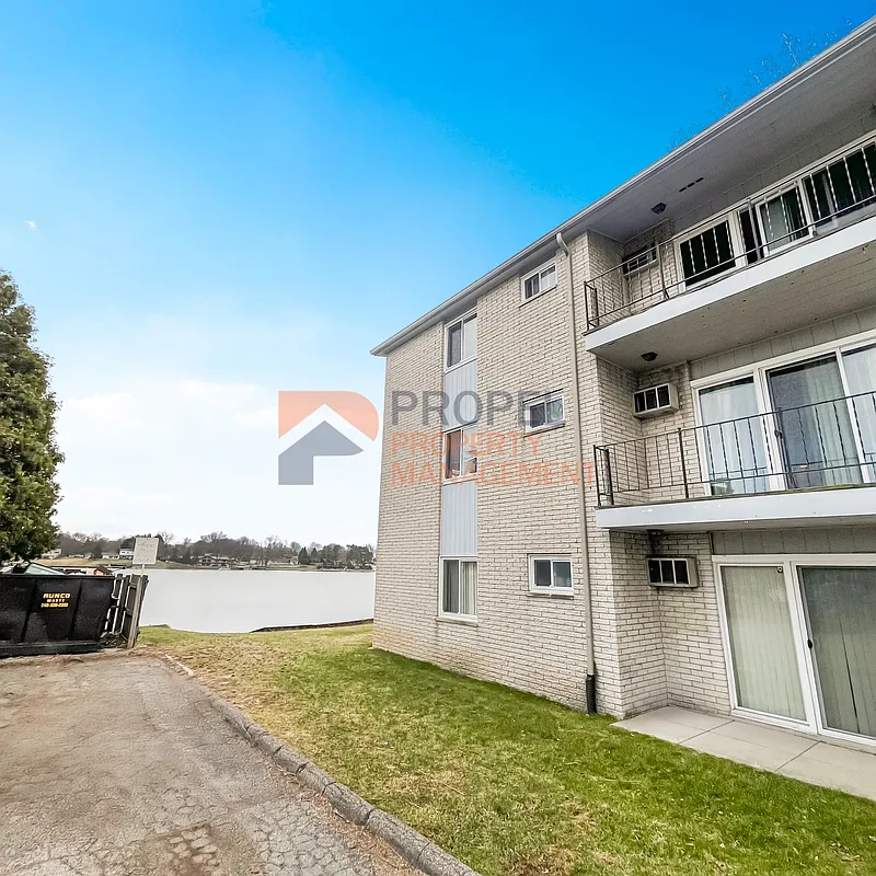 2 bed, 1.0 bath, 820 sqft, $1,050 — Photo 1