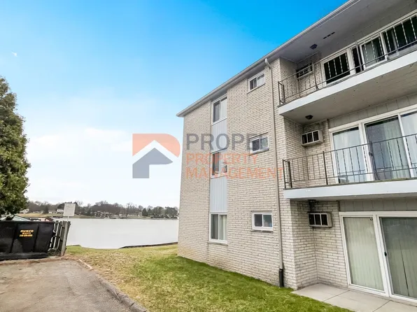 500 N Liberty St APT 11, Belleville, MI 48111