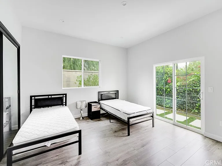 8806 Enfield Ave — Photo 14