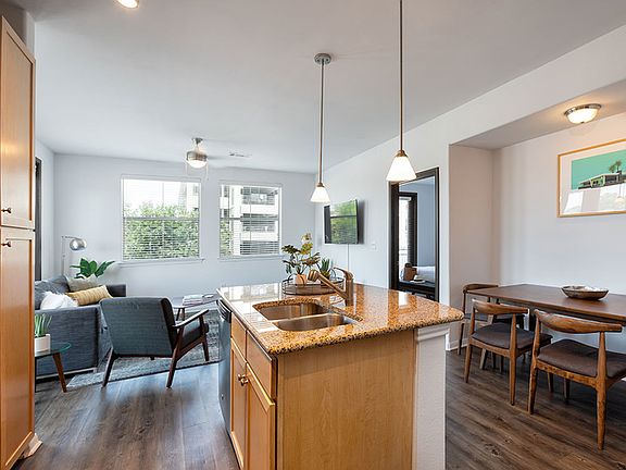 4th image of 300 N Lamar Blvd #435787