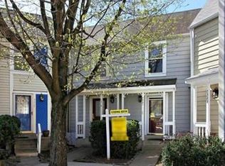 7321 Castleberg Ct, Alexandria, VA 22315