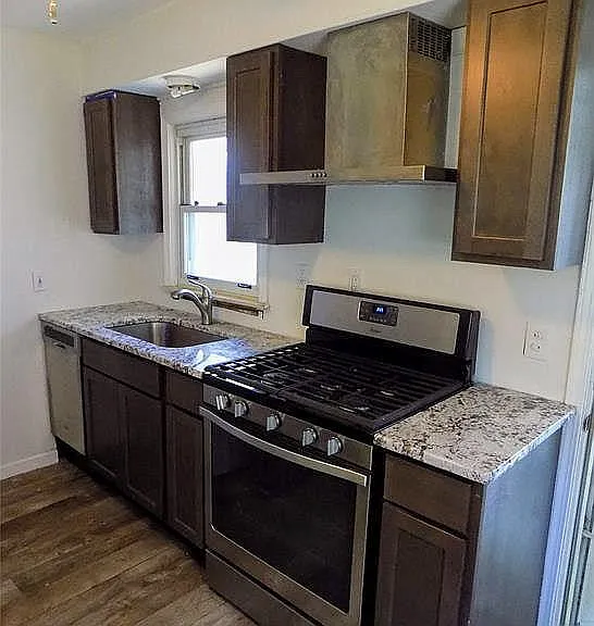 2212 Bonner St — Photo 2