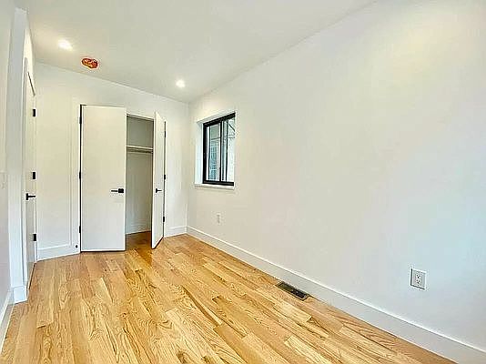 4th image of 900 E 230th St #2
